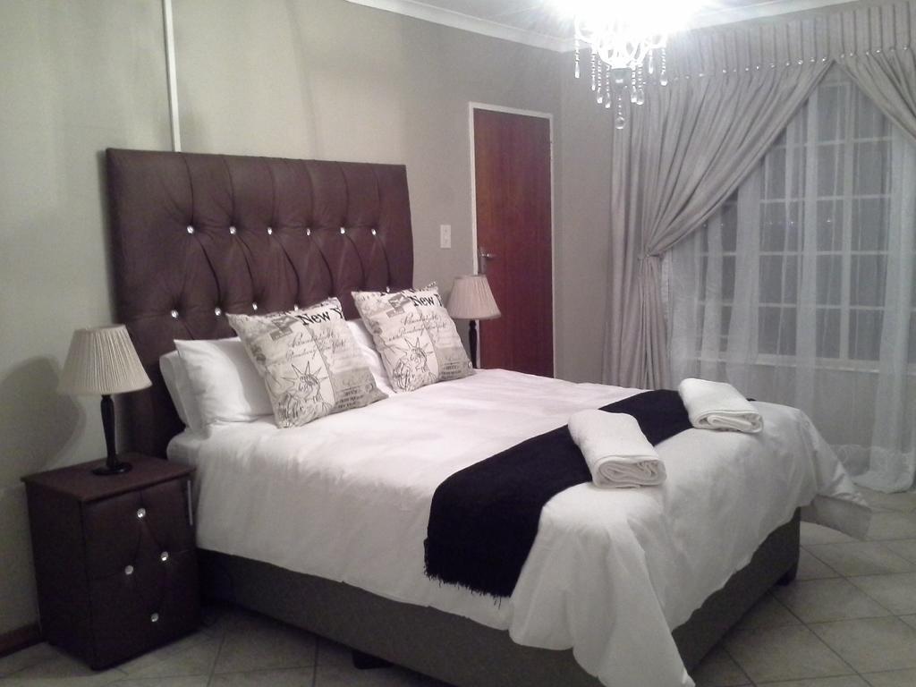De Zevende Hemel Guesthouse เซคุนดา ภายนอก รูปภาพ